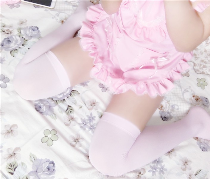 萝莉液液酱YeYe – 粉色围裙 [8P] – 免费下载插图1