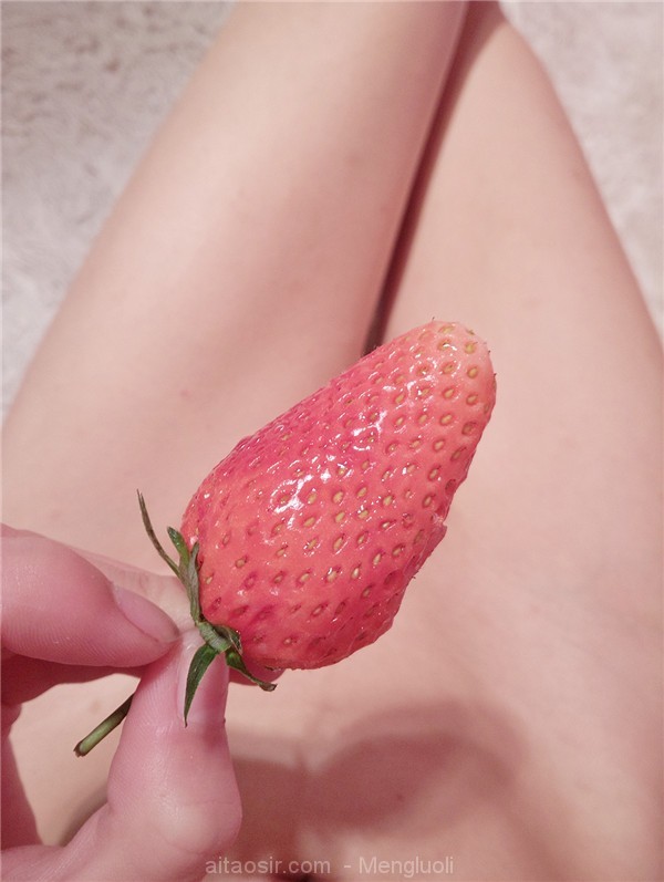 软萌萝莉小仙-嫩穴放草莓 [28P] – 会员免费下载插图